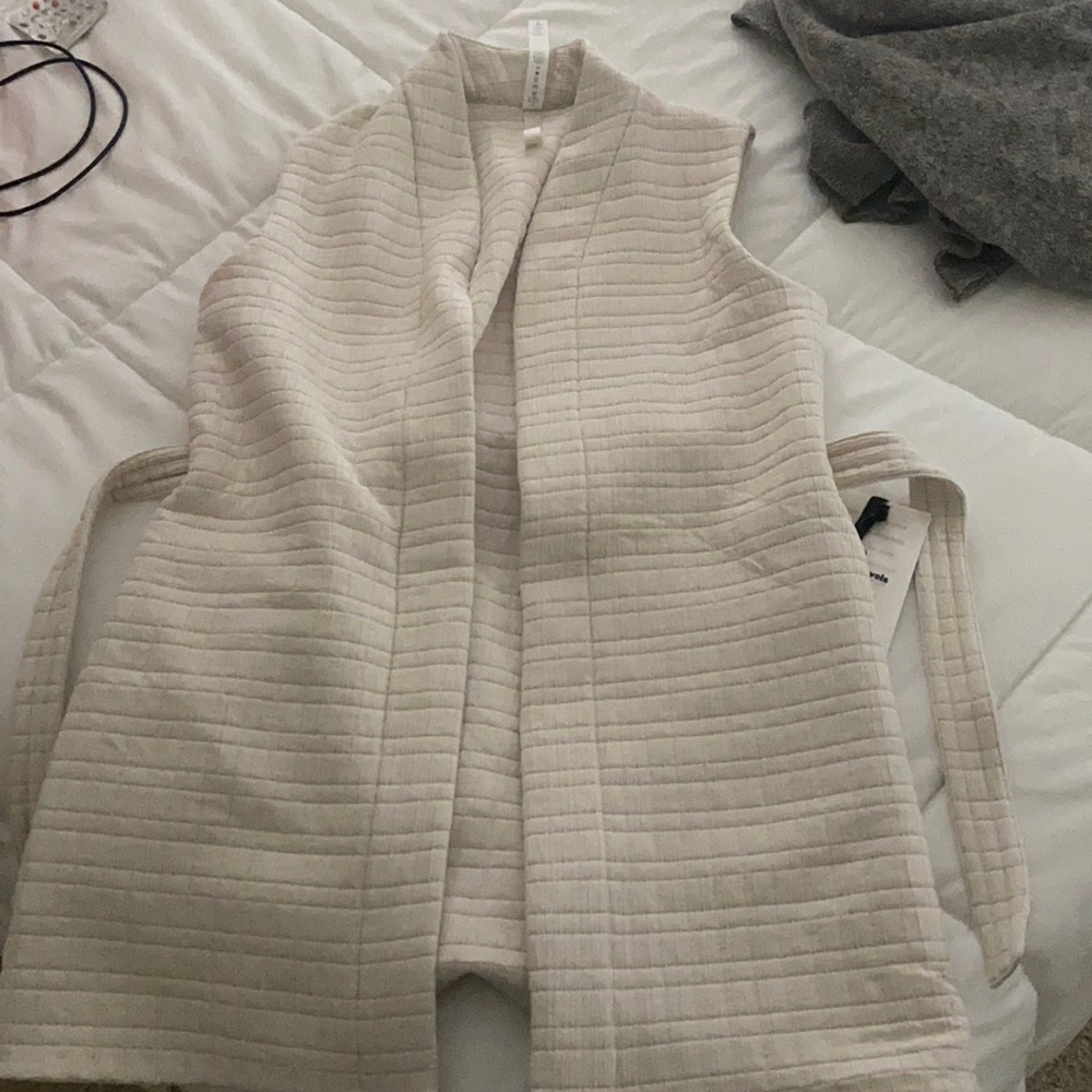 Lululemon serene travels vest NWT